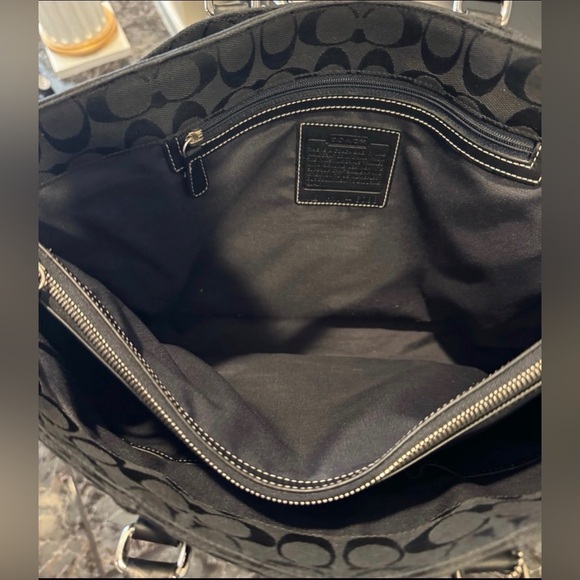 Pre-Loved COACH Signature Business Tote or Handbag - Picture 5 of 11